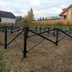 Фундамент на винтовых сваях с обвязкой уголком